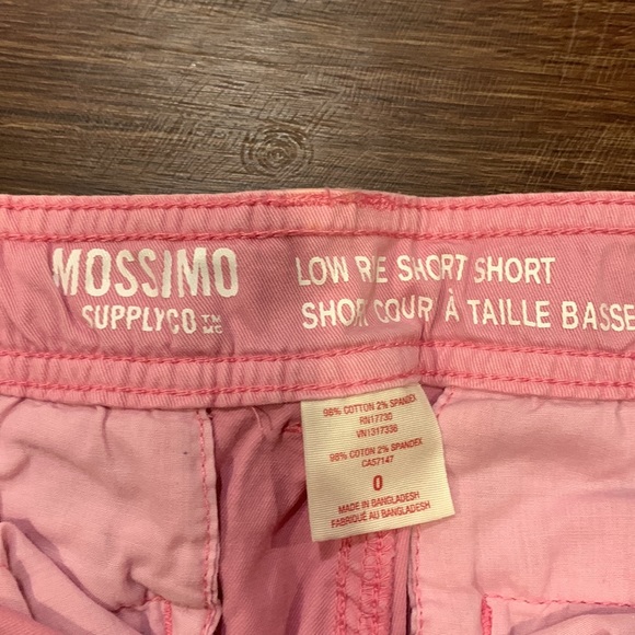 Woman’s low rise short shorts - Picture 2 of 3